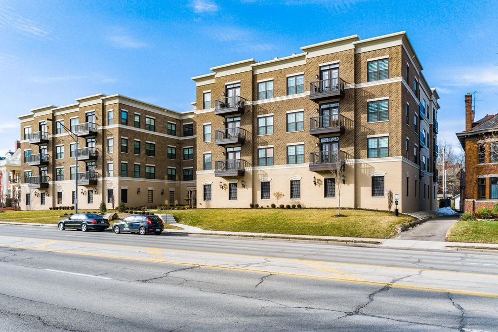 [001] 1670 E Broad St, Columbus