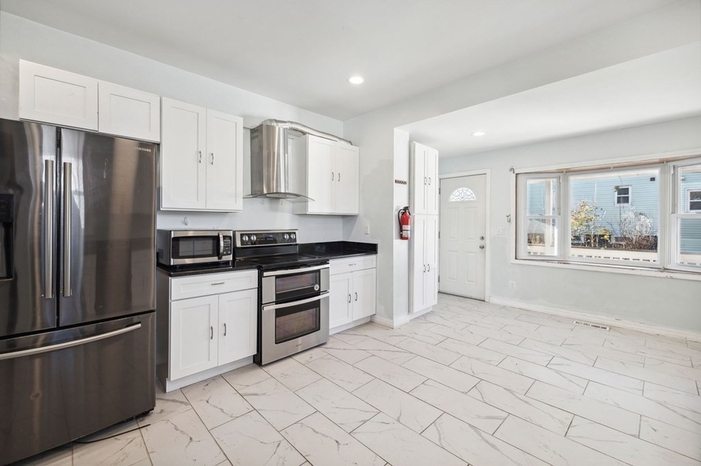 76 19th St unit 1, Lowell, MA 01850 - photo 1