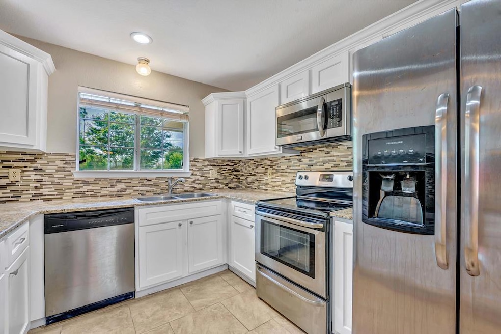 1007 Henrietta St, Fredericksburg, TX 78624 - photo 1