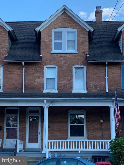 818 W Broad St, Quakertown, PA 18951 - photo 1