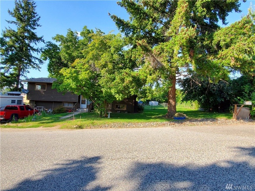 240 12th Place NE, East Wenatchee, WA 98802 - photo 1