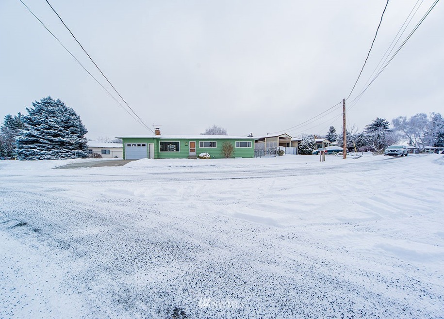 1804 Glen St NE, East Wenatchee, WA 98802 - photo 1