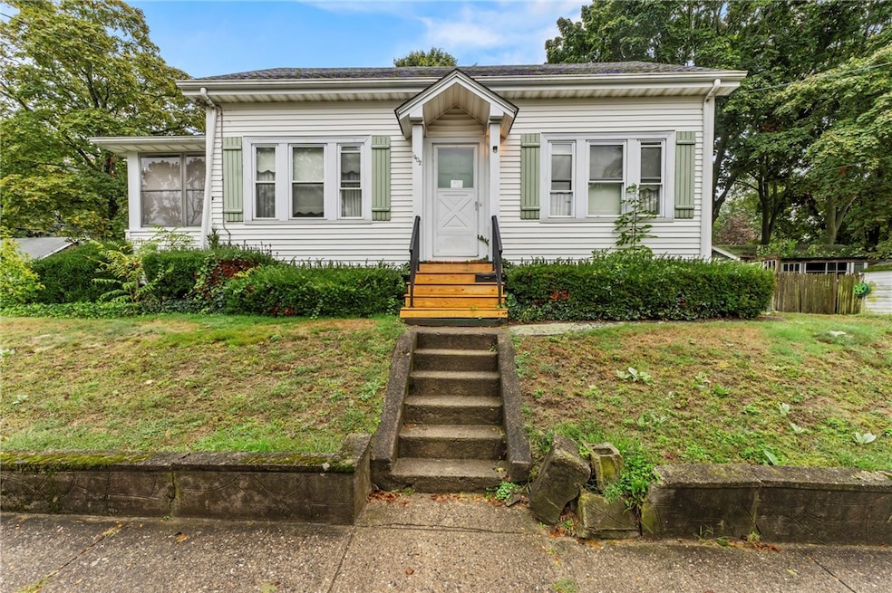 1402 S Broadway, East Providence, RI 02914 - photo 1