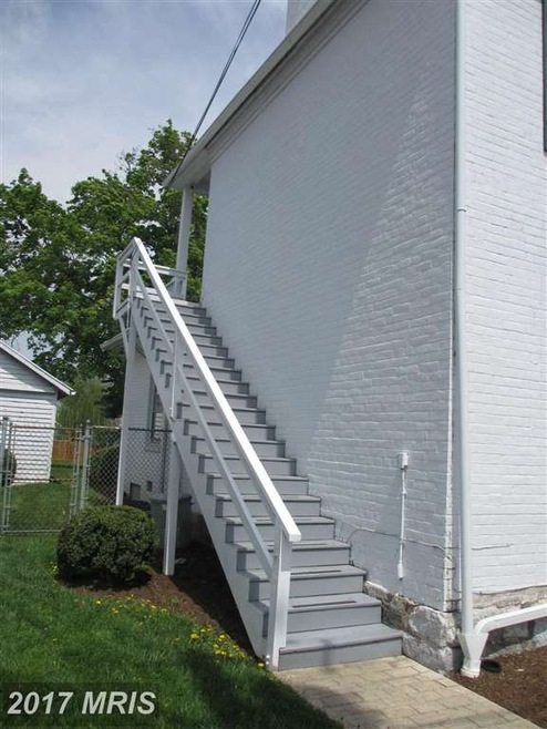 112 N High St, Edinburg, VA 22824 - photo 1