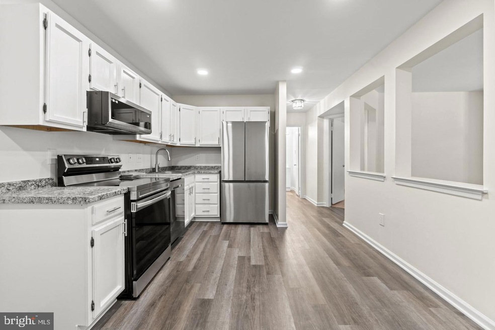 5700 Brewer House Cir unit T4, Rockville, MD 20852 - photo 1