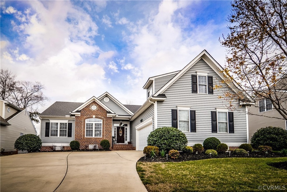 Brick Front House with side entry Garage, Vinyl Si