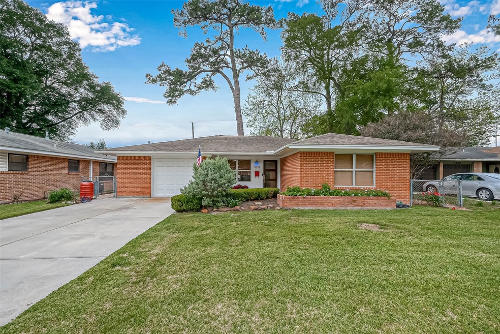 5032 Verdome Ln, Houston, TX 77092 - photo 1
