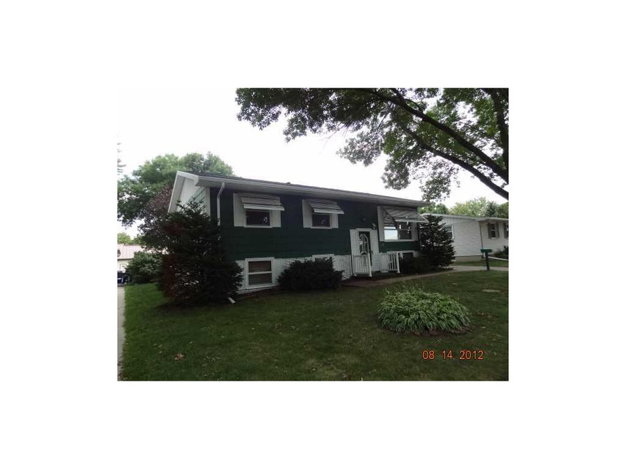 1199 Valley Park St, Marion, IA 52302 - photo 1