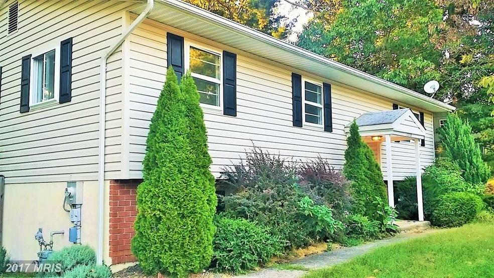 1110 Courtland Dr, Sykesville, MD 21784 - photo 1