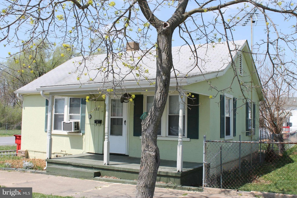 132 W 7th Ave, Ranson, WV 25438 - photo 1