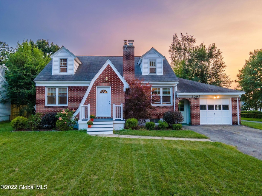 1-web-or-mls-2093Caldicott-1