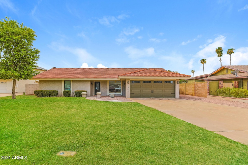 020-photo-front-view-13981683