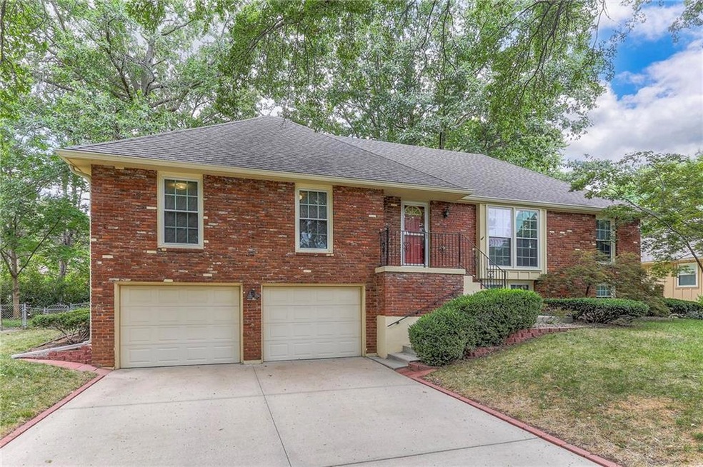 809 NW 13th St, Blue Springs, MO 64015 - photo 1