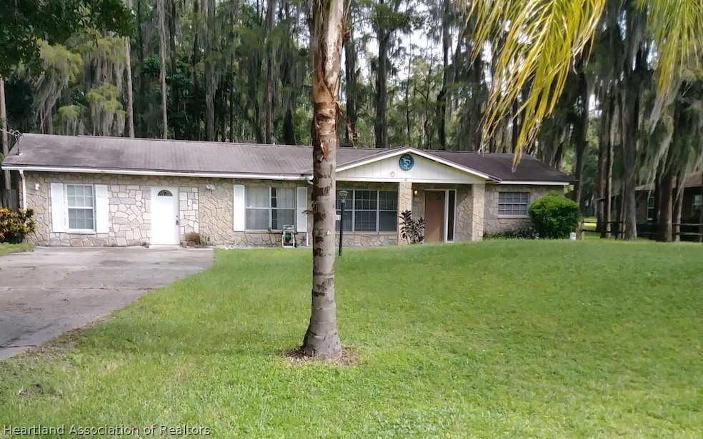 2603 Wilson Cir, Lutz, FL 33548 - photo 1