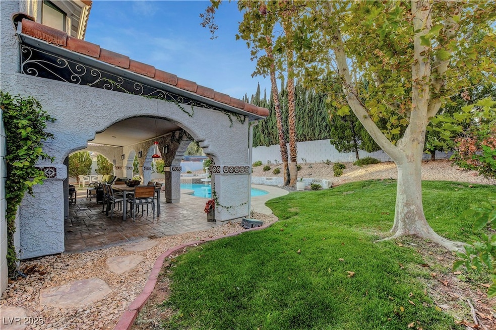 2825 Waterview Dr, Las Vegas, NV 89117 - photo 1