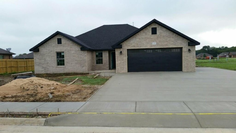 1217 Silver Oak St, Elkins, AR 72727 - photo 1