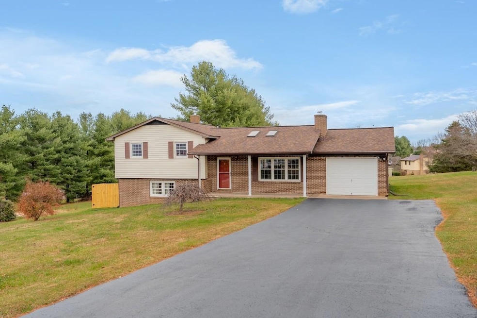 4555 Mountain View Dr, Dublin, VA 24084 - photo 1