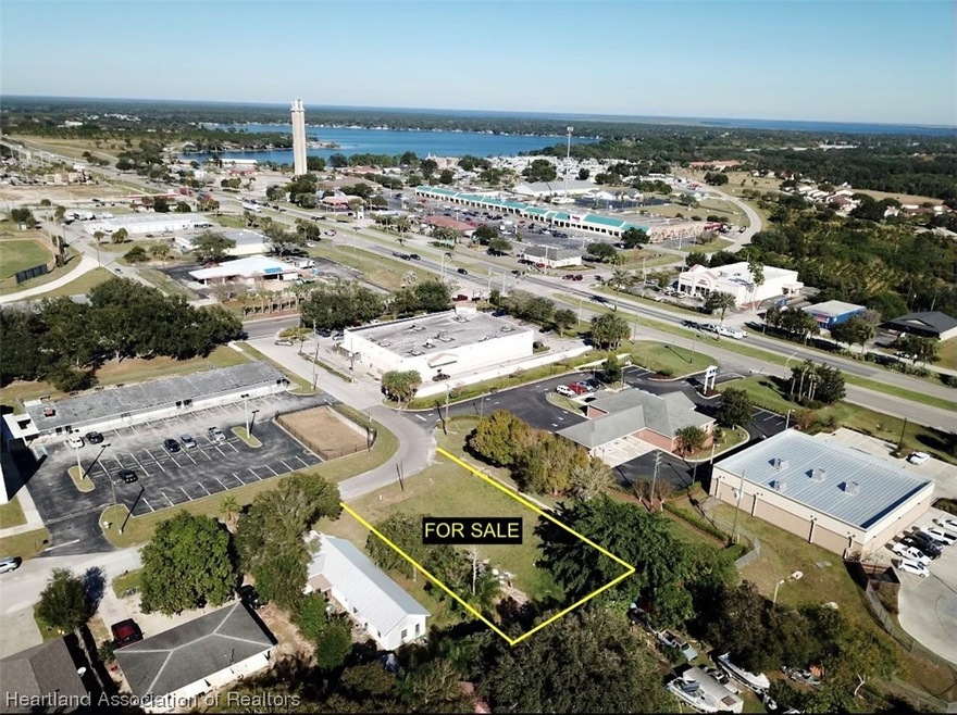 344 E Hibiscus St, Lake Placid, FL 33852 - photo 1