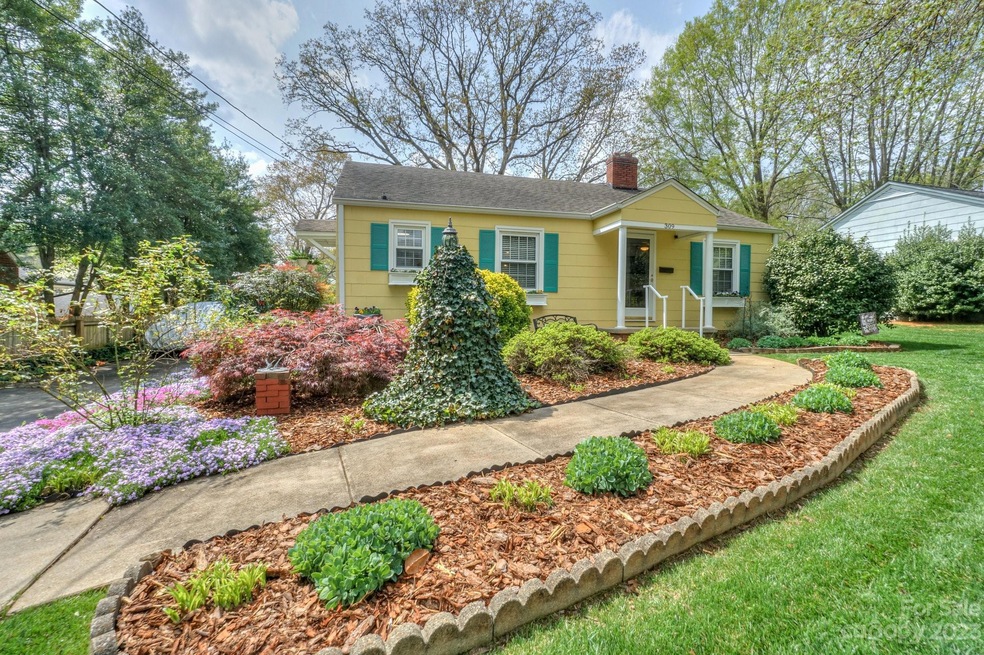 309 Magnolia St, Statesville, NC 28677 - photo 1