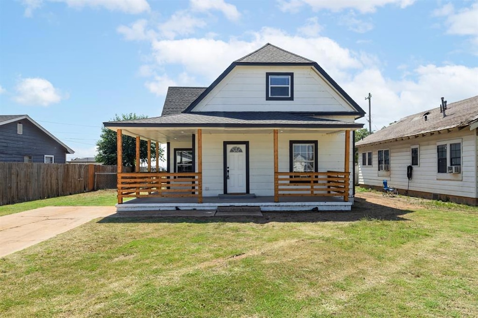 1320 W Frisco St, Altus, OK 73521 - photo 1