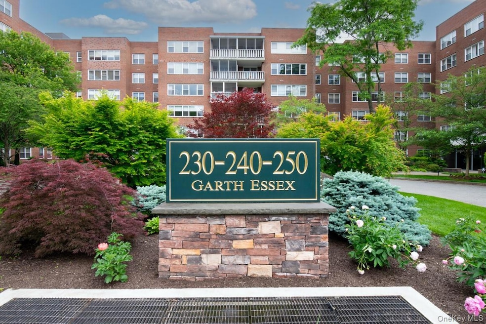 Garth Essex unit 2G2, Scarsdale, NY 10583 - photo 1