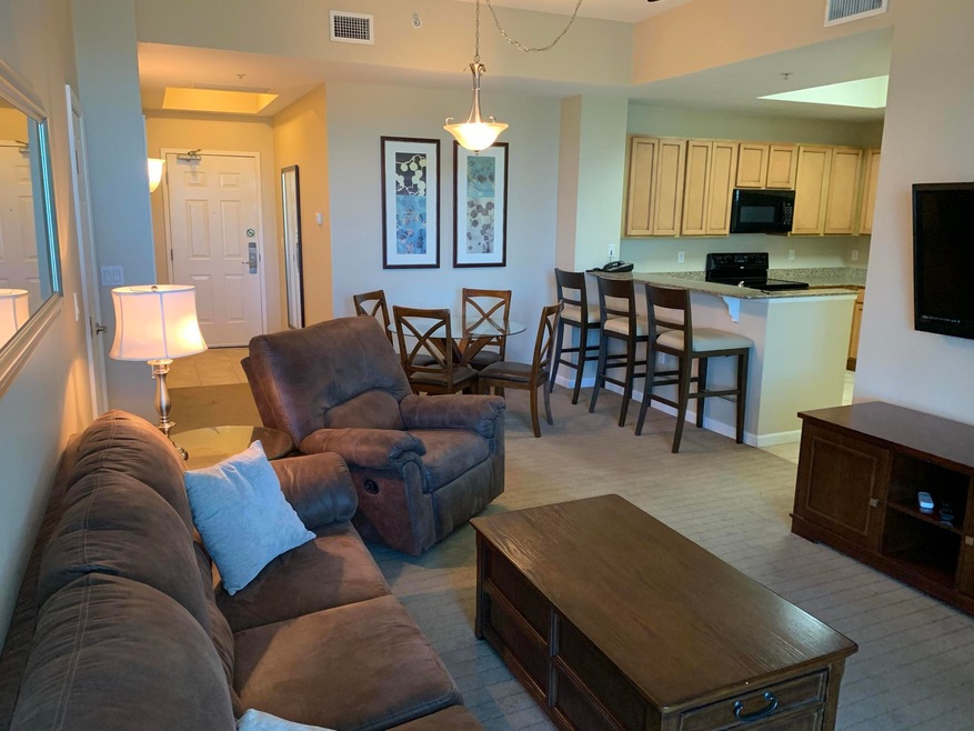 Living room/ Dining combo