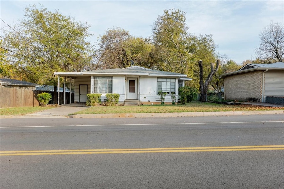 1213 S Lamar St, Weatherford, TX 76086 - photo 1