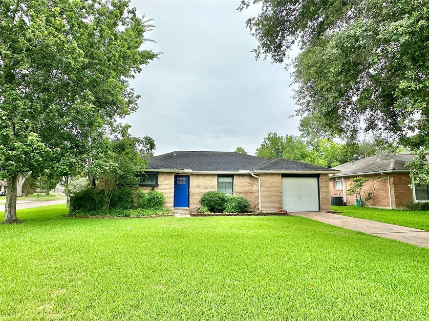 Welcome to 801 E Stadium Lane, a charming 3 bed / 2 full bath property, located in the quiet Anna Alea neightborhood. You will appreciate the fact that it's walking distance to exemplary FISD schools, and the little league baseball fields!