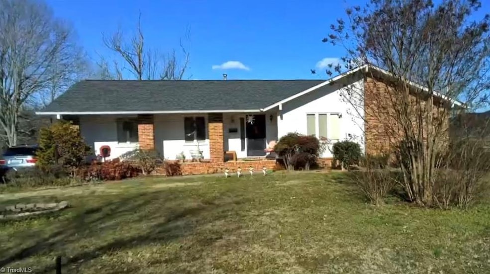 2515 Donlora Dr, Greensboro, NC 27407 - photo 1