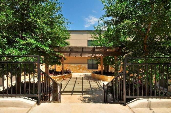 711 W 32nd St unit 105, Austin, TX 78705 - photo 1