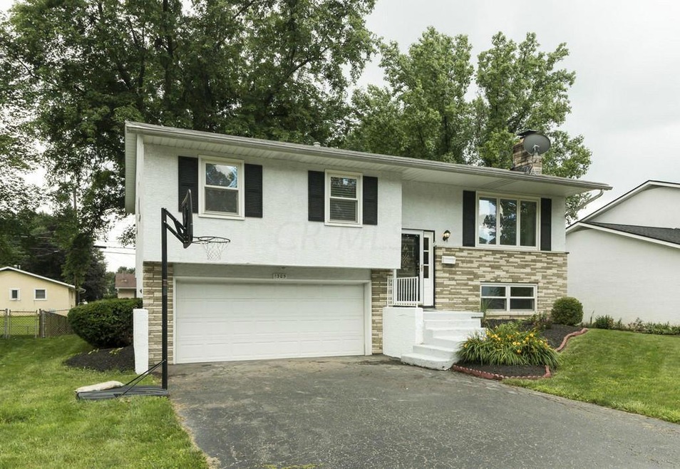 WELCOME TO 1305 BOSWORTH SQ SOUTH!