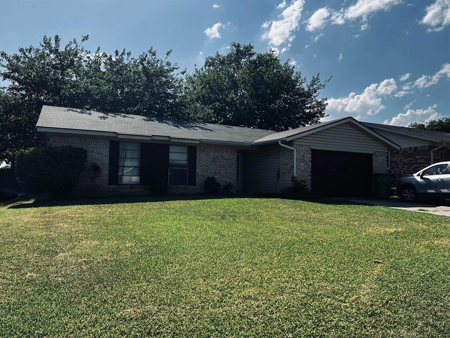 1811 Arkansas St, Gainesville, TX 76240 - photo 1