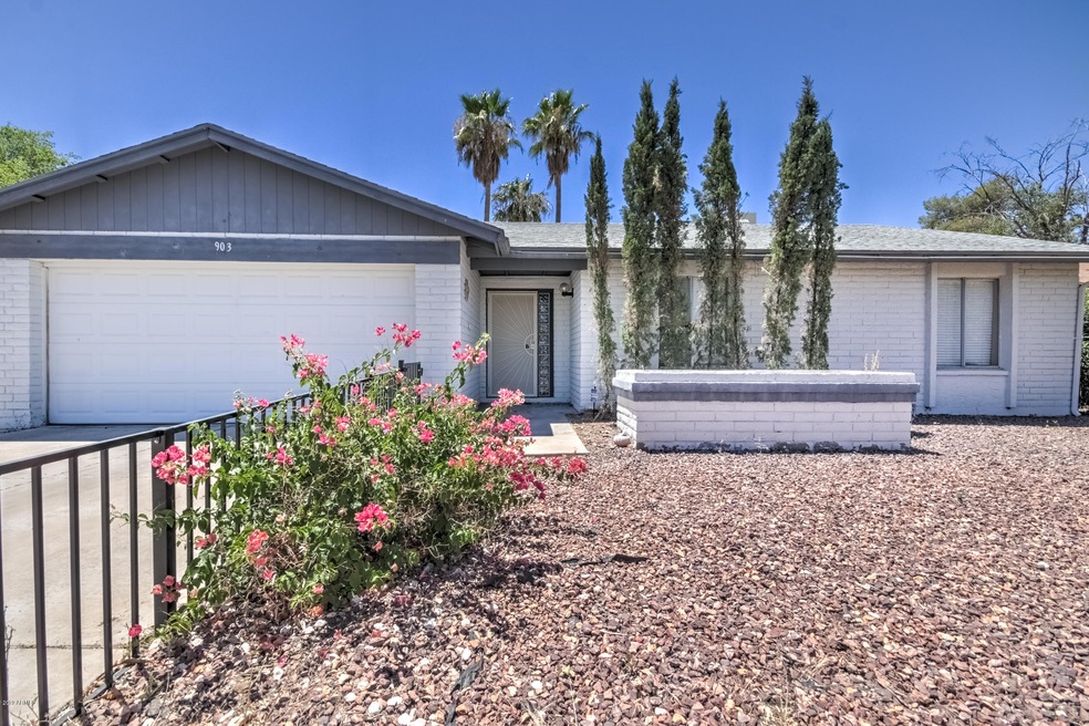 903 W Loughlin Dr-7