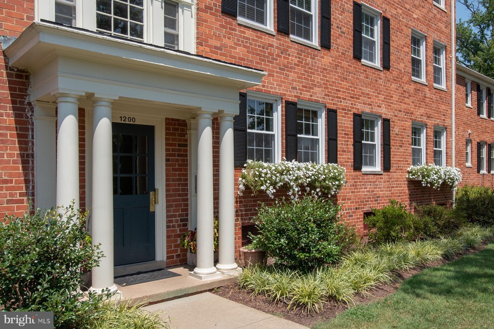 1200 Belle View Blvd unit A2, Alexandria, VA 22307 - photo 1
