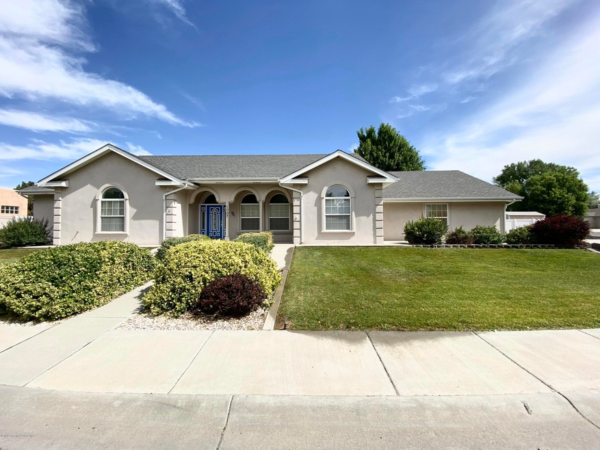 1007 Valley View Dr, Bloomfield, NM 87413 - photo 1