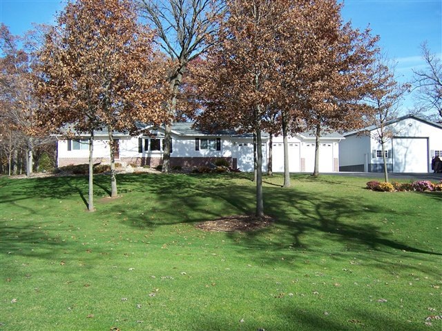 4200 Schneider Dr, Oregon, WI 53575 - photo 1