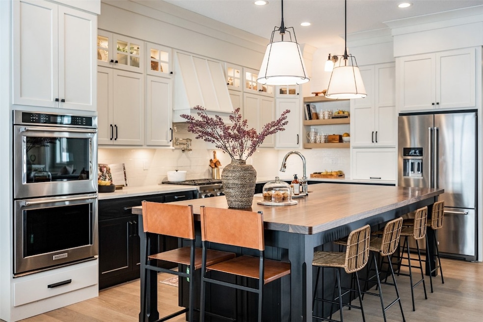 For Sale $1,293,908 • Co-Listing Agent