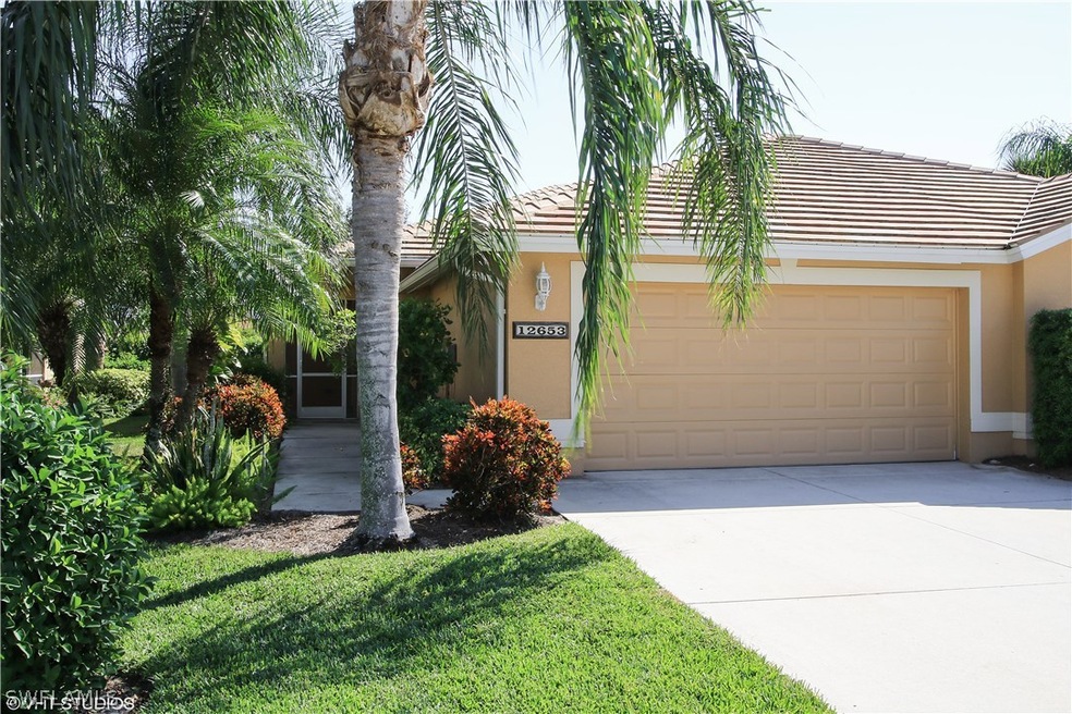 Attached Villa with Nice Curb Appeal