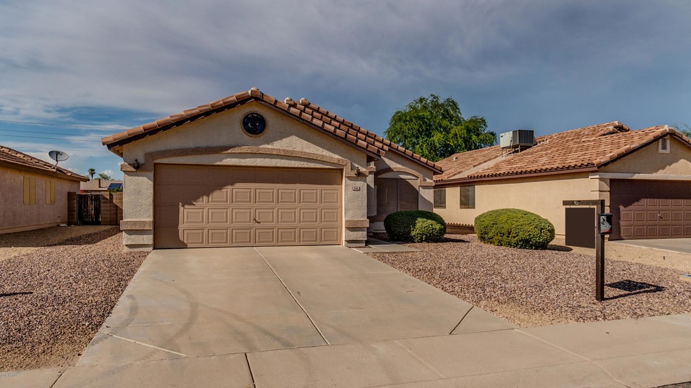 856 E Yuma Ave-1