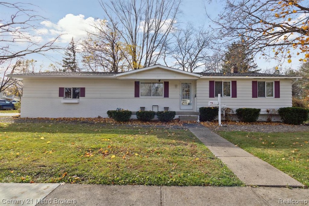 442 Somerset Dr, Flushing, MI 48433 - photo 1