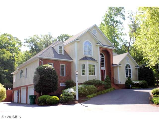 Exterior Front - Stunning Transitional home w/circ
