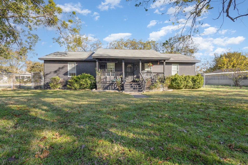 701 E Brin St, Terrell, TX 75160 - photo 1