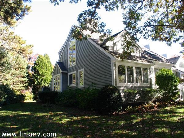 Wonderful end unit with spacious side yard