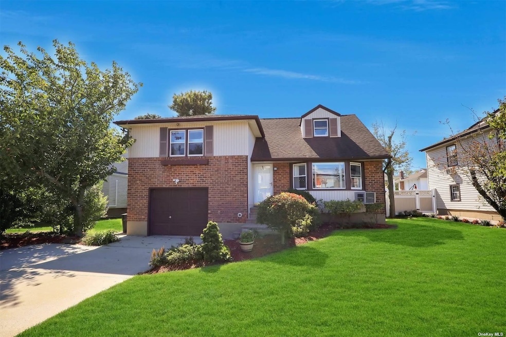 770 Washington St, Baldwin, NY 11510 - photo 1