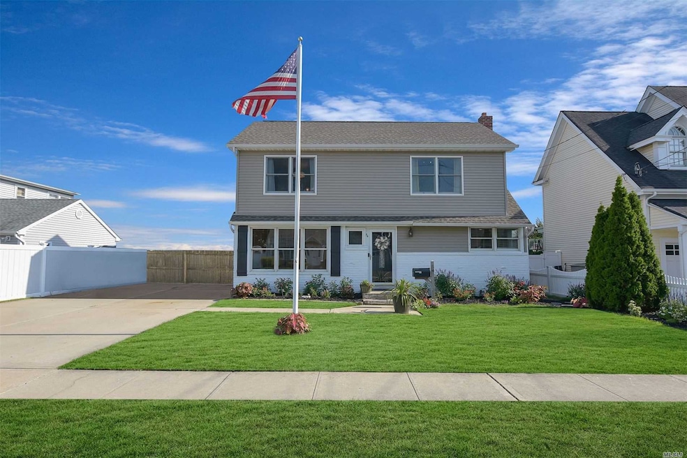 54 Wilson Ln, Bethpage, NY 11714 - photo 1