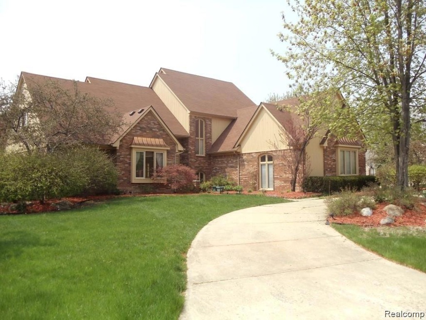 1493 Burhaven Dr, Rochester Hills, MI 48306 - photo 1