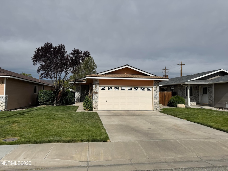 Picture front of house