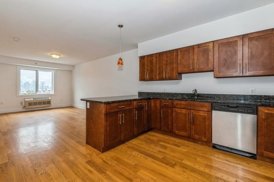125 43rd St unit 604, Union City, NJ 07087 - photo 1