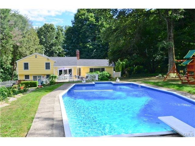 270 Hoydens Ln, Fairfield, CT 06824 - photo 1