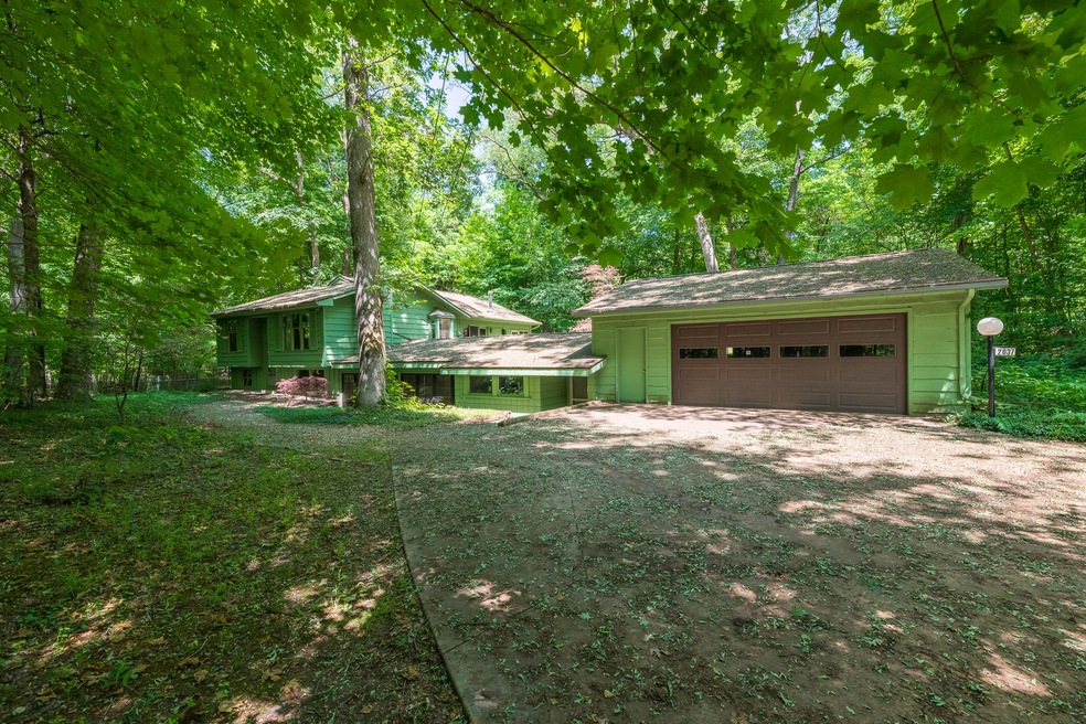 2037 S 4th st-2
